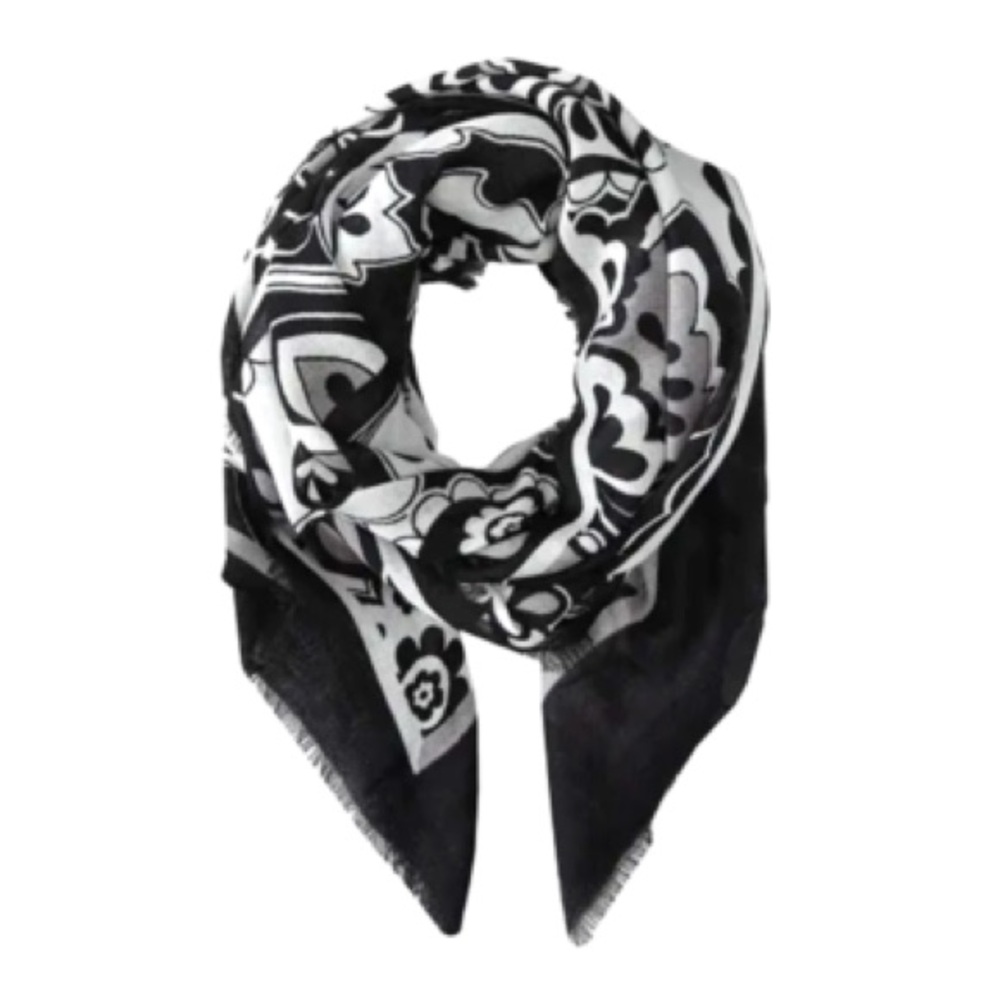 Vera Bradley Soft Wool Fringe Scarf Midnight Paisley Black and White Floral